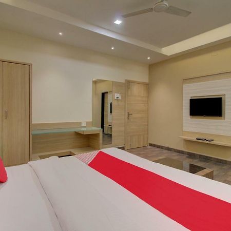 Oyo 35844 Hotel Lotus Residency Sāngli Extérieur photo