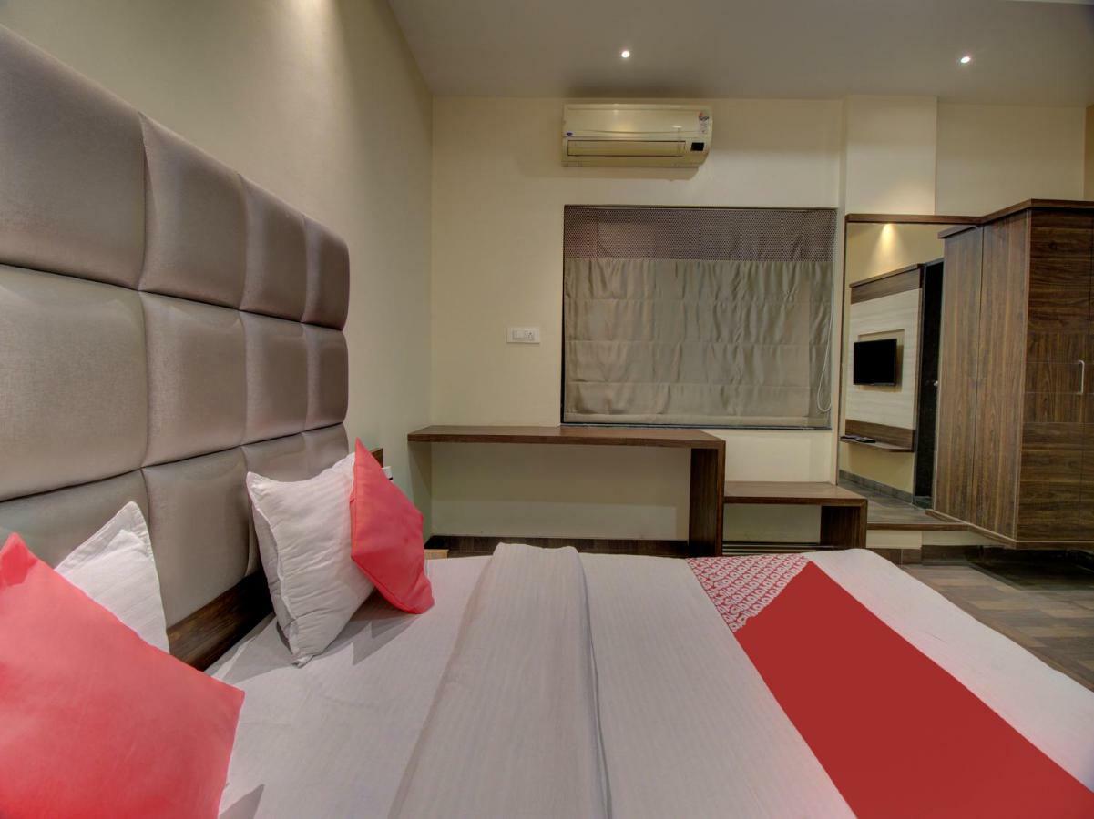 Oyo 35844 Hotel Lotus Residency Sāngli Extérieur photo