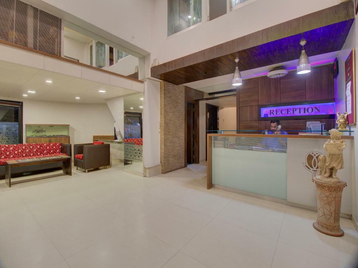 Oyo 35844 Hotel Lotus Residency Sāngli Extérieur photo