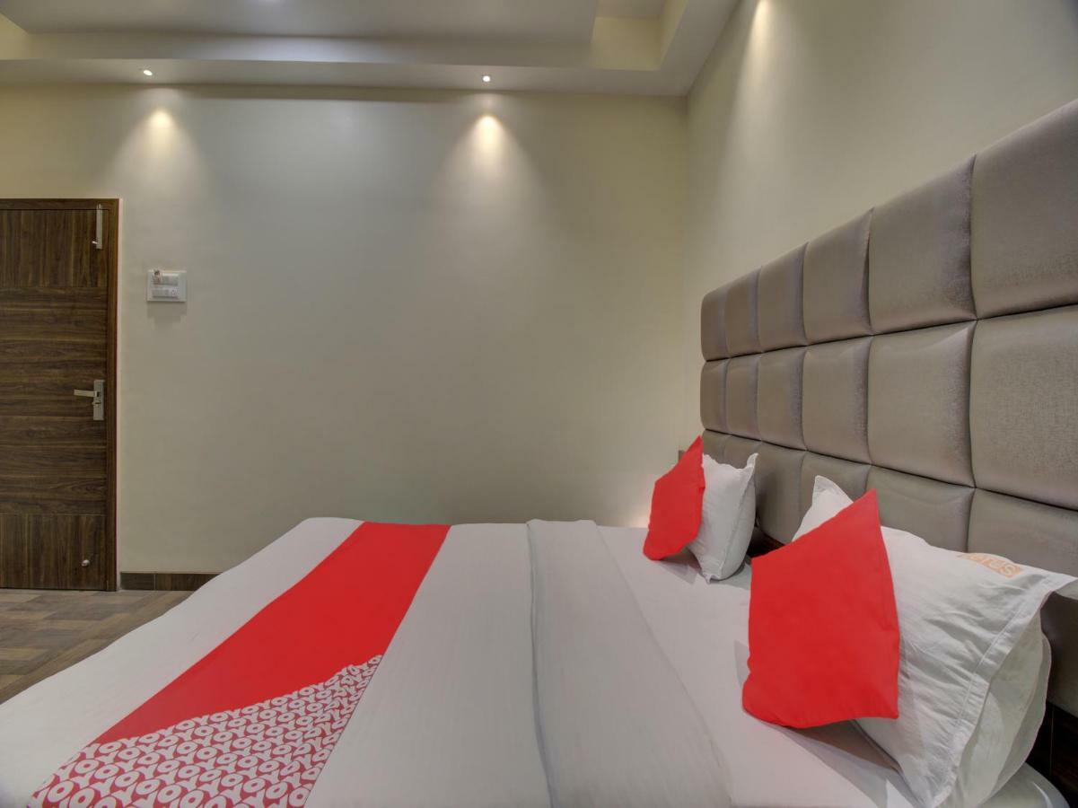 Oyo 35844 Hotel Lotus Residency Sāngli Extérieur photo