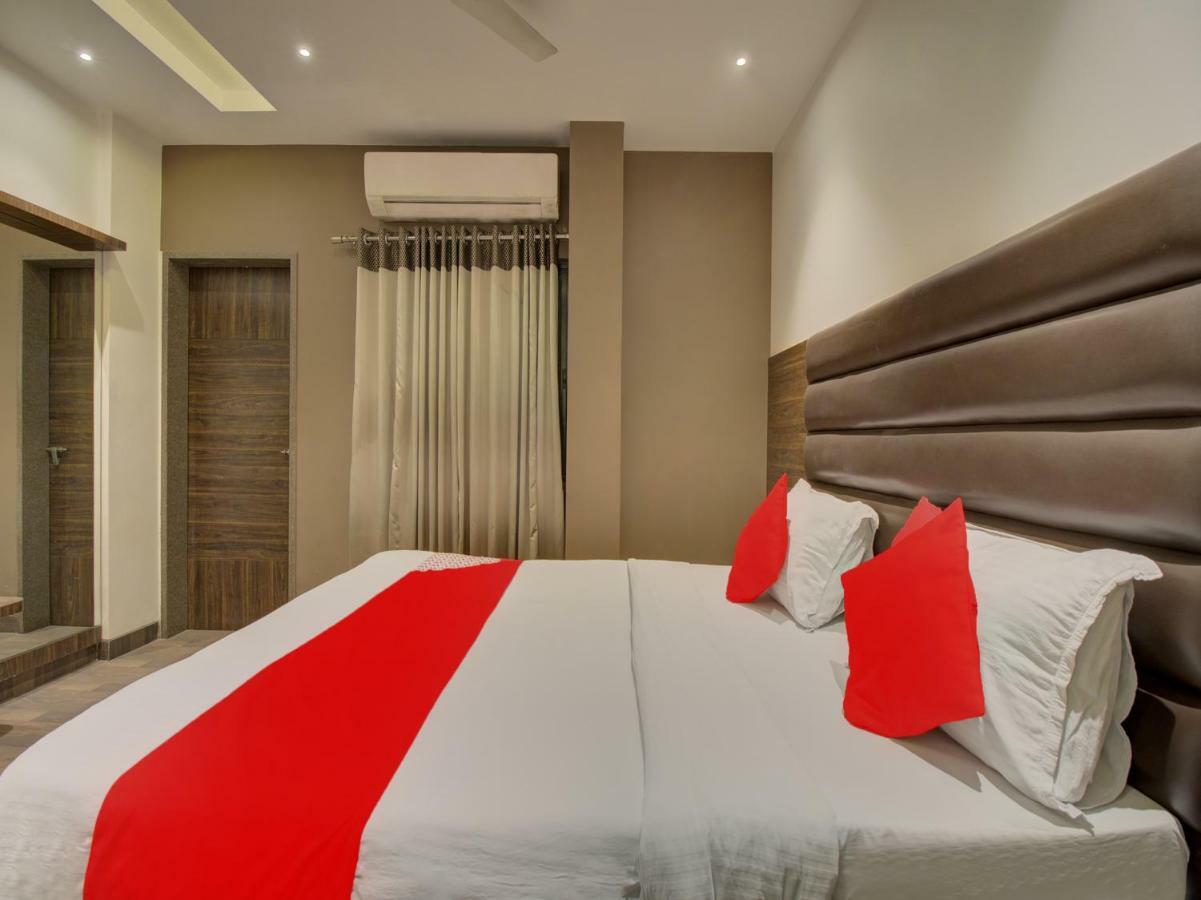 Oyo 35844 Hotel Lotus Residency Sāngli Extérieur photo