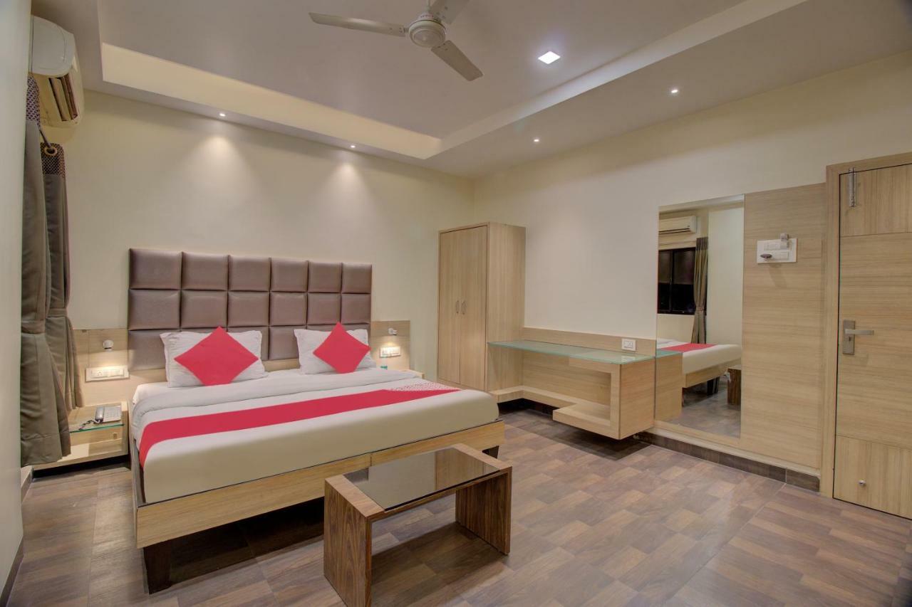 Oyo 35844 Hotel Lotus Residency Sāngli Extérieur photo