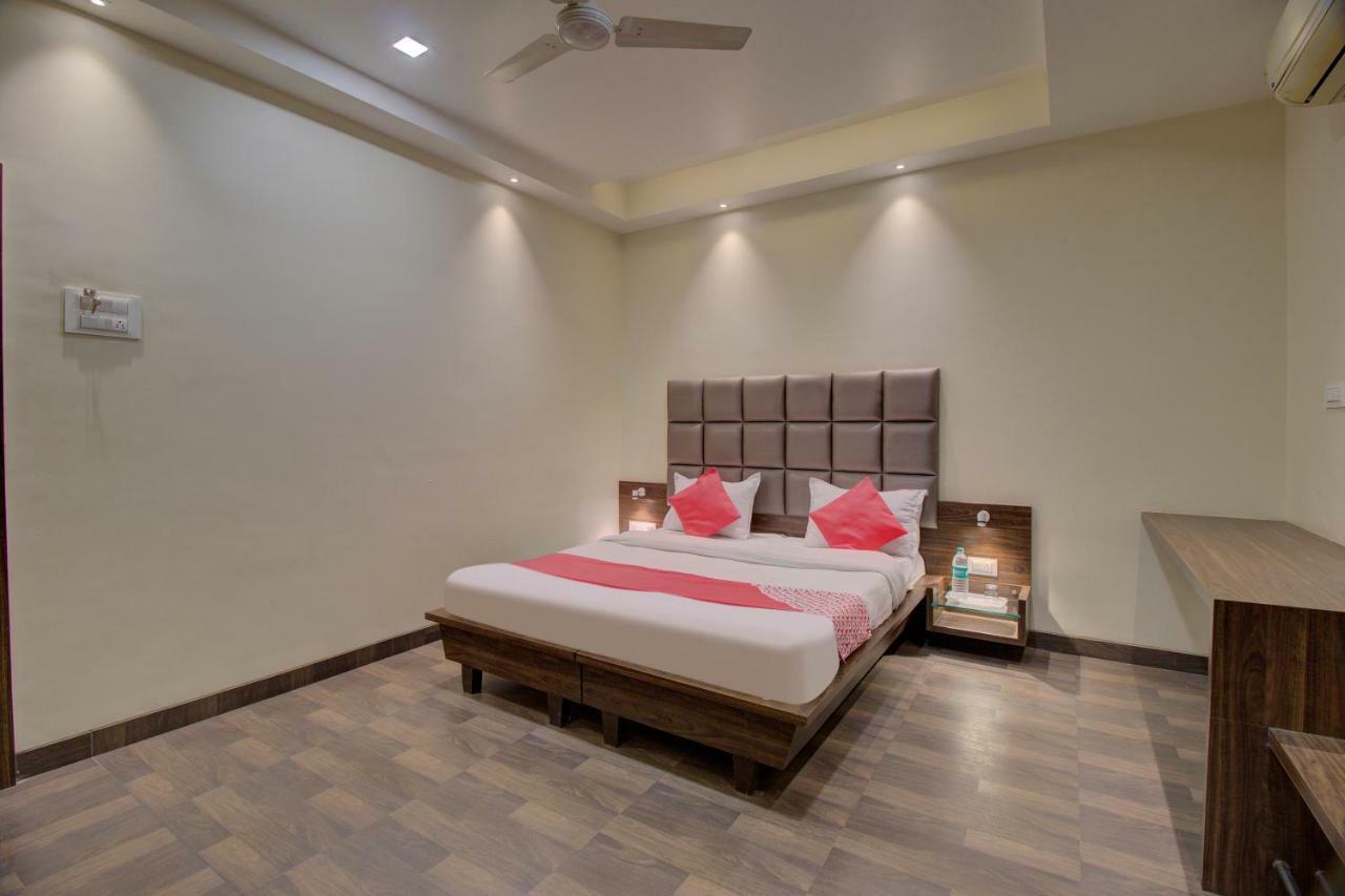 Oyo 35844 Hotel Lotus Residency Sāngli Extérieur photo