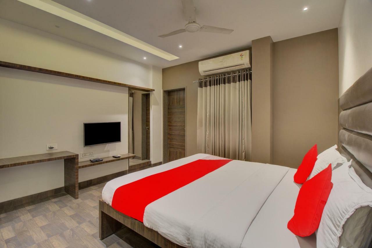 Oyo 35844 Hotel Lotus Residency Sāngli Extérieur photo