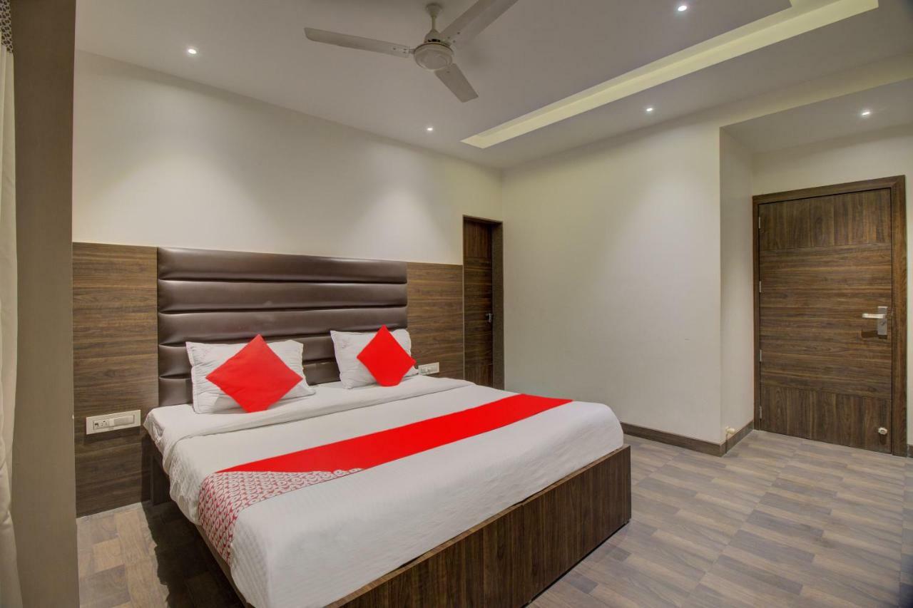 Oyo 35844 Hotel Lotus Residency Sāngli Extérieur photo