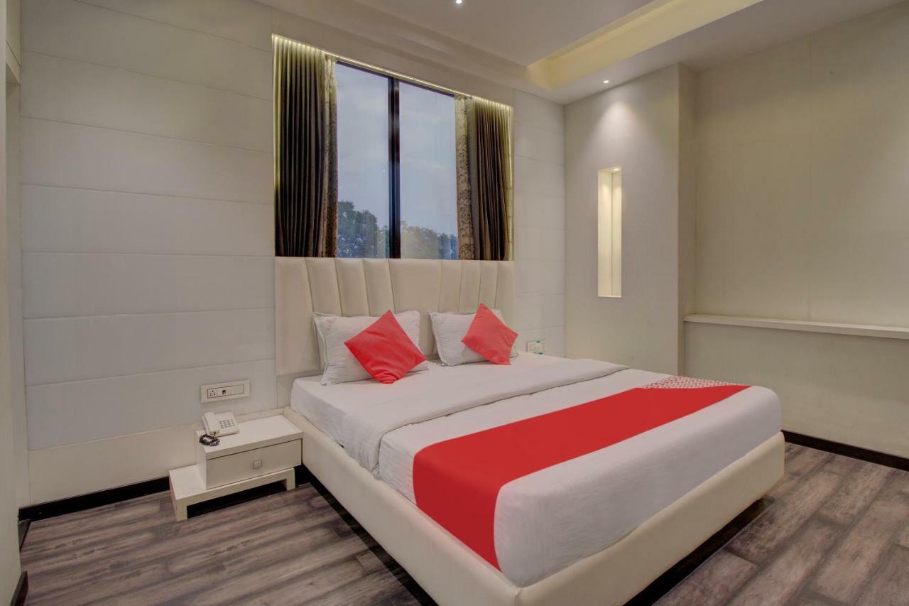 Oyo 35844 Hotel Lotus Residency Sāngli Extérieur photo