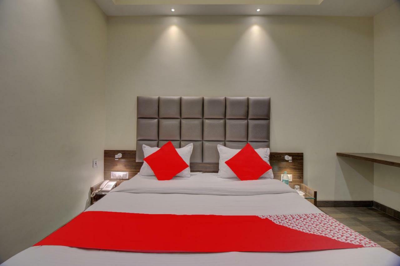 Oyo 35844 Hotel Lotus Residency Sāngli Extérieur photo
